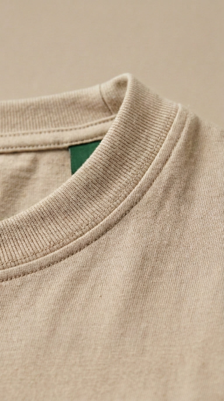 Básica Antimanchas Blanco Lino — detalle del cuello