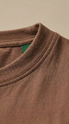 Básica Antimanchas Mocca — detalle del cuello